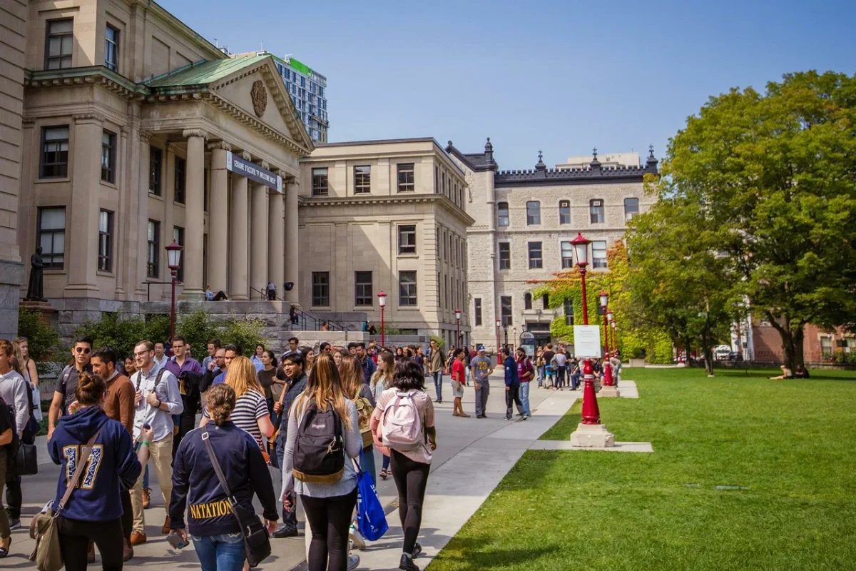 10 دانشگاه برتر کانادا برای فوق لیسانس