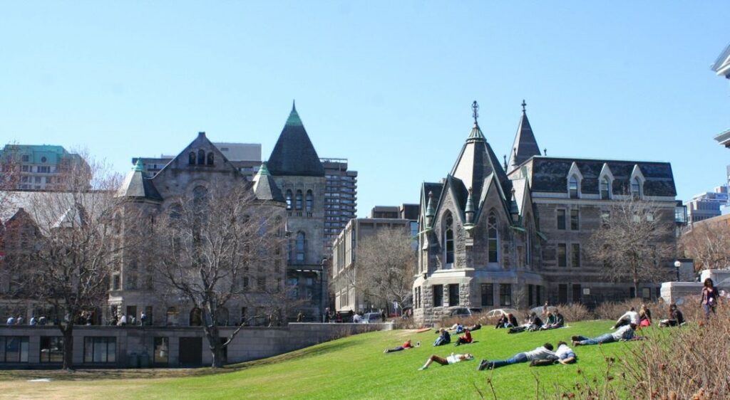 ۱۰ دانشگاه برتر کانادا برای لیسانس