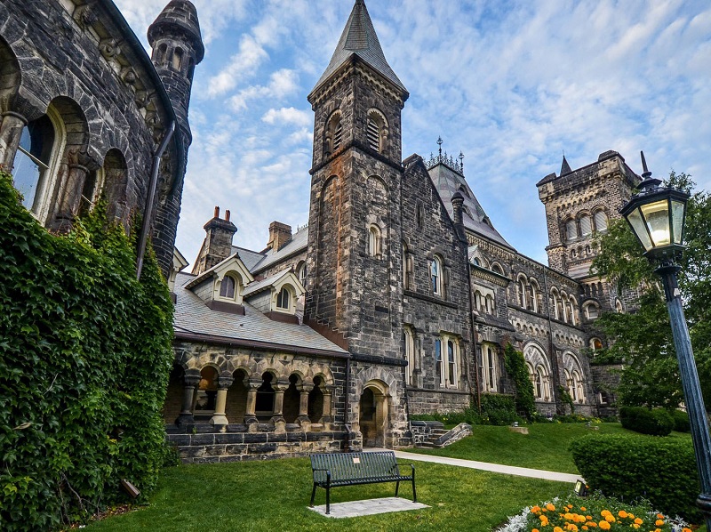 10 دانشگاه برتر کانادا برای فوق لیسانس
